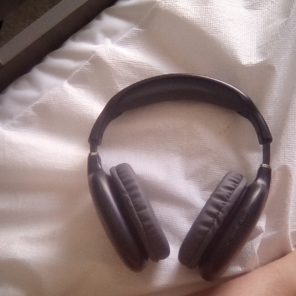 Wireless Black Headphones